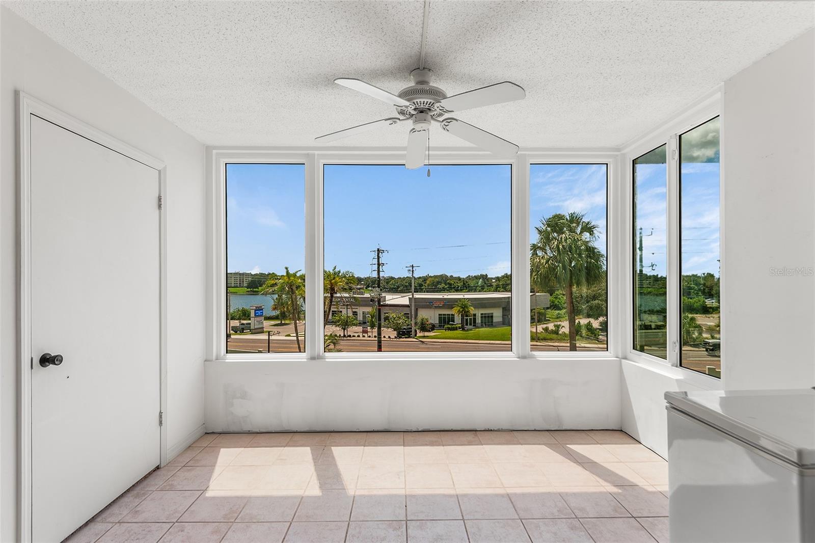 BONUS ROOM. NOTE BUILDING HAS ALL NEW WINDOWS!