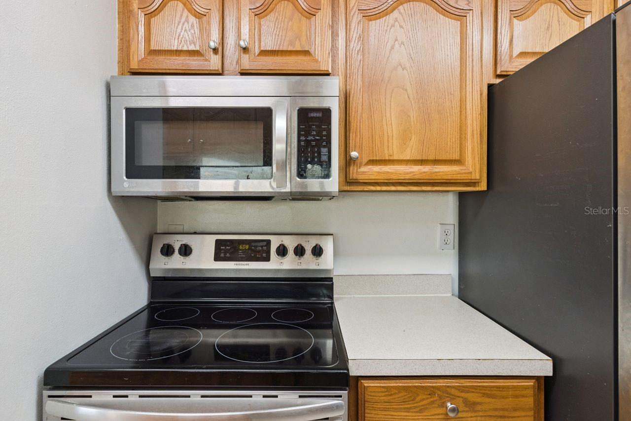 Smooth top range & built in microwave