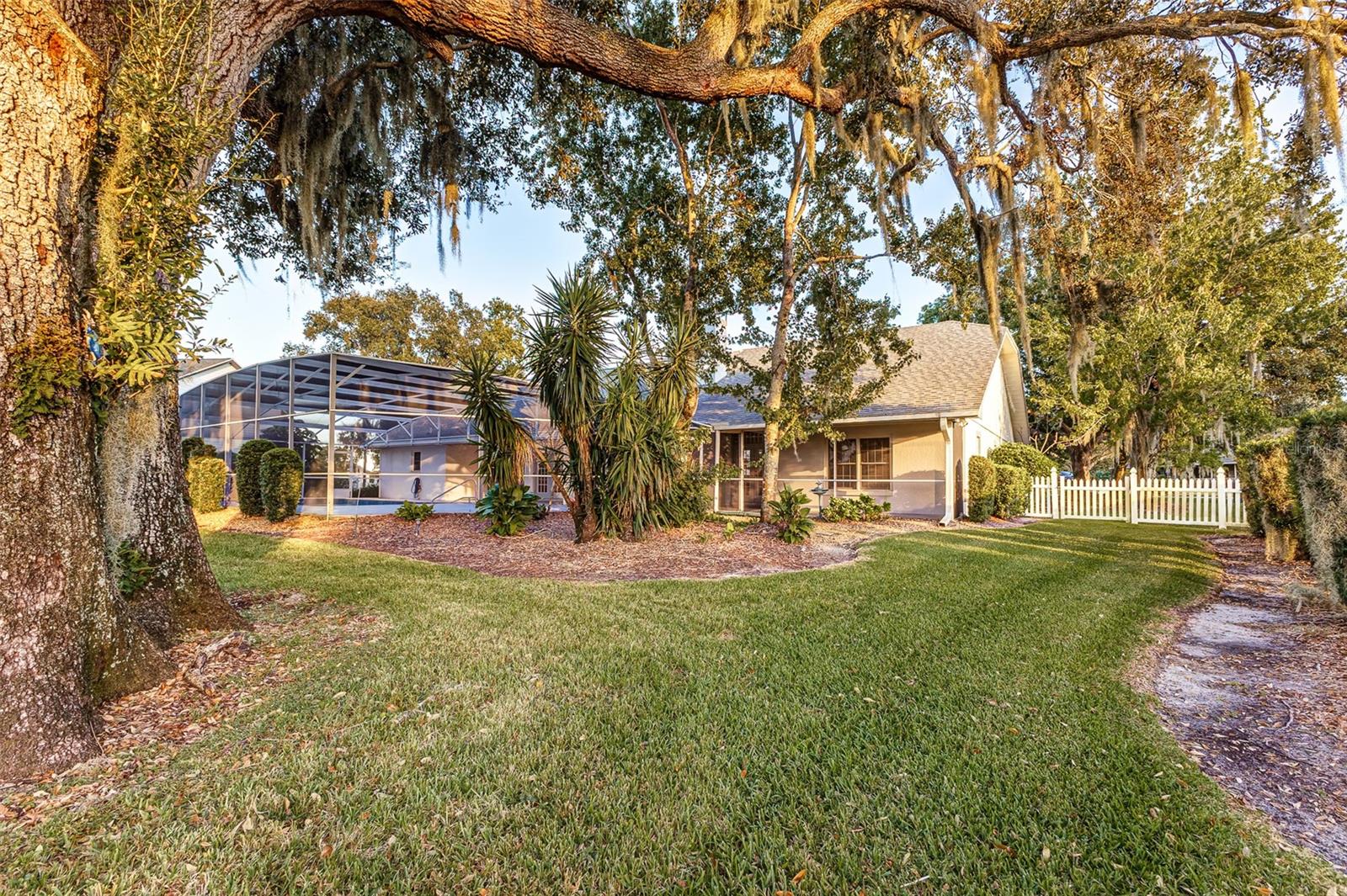 725 HERITAGE DRIVE NE, Winter Haven, FL 33881