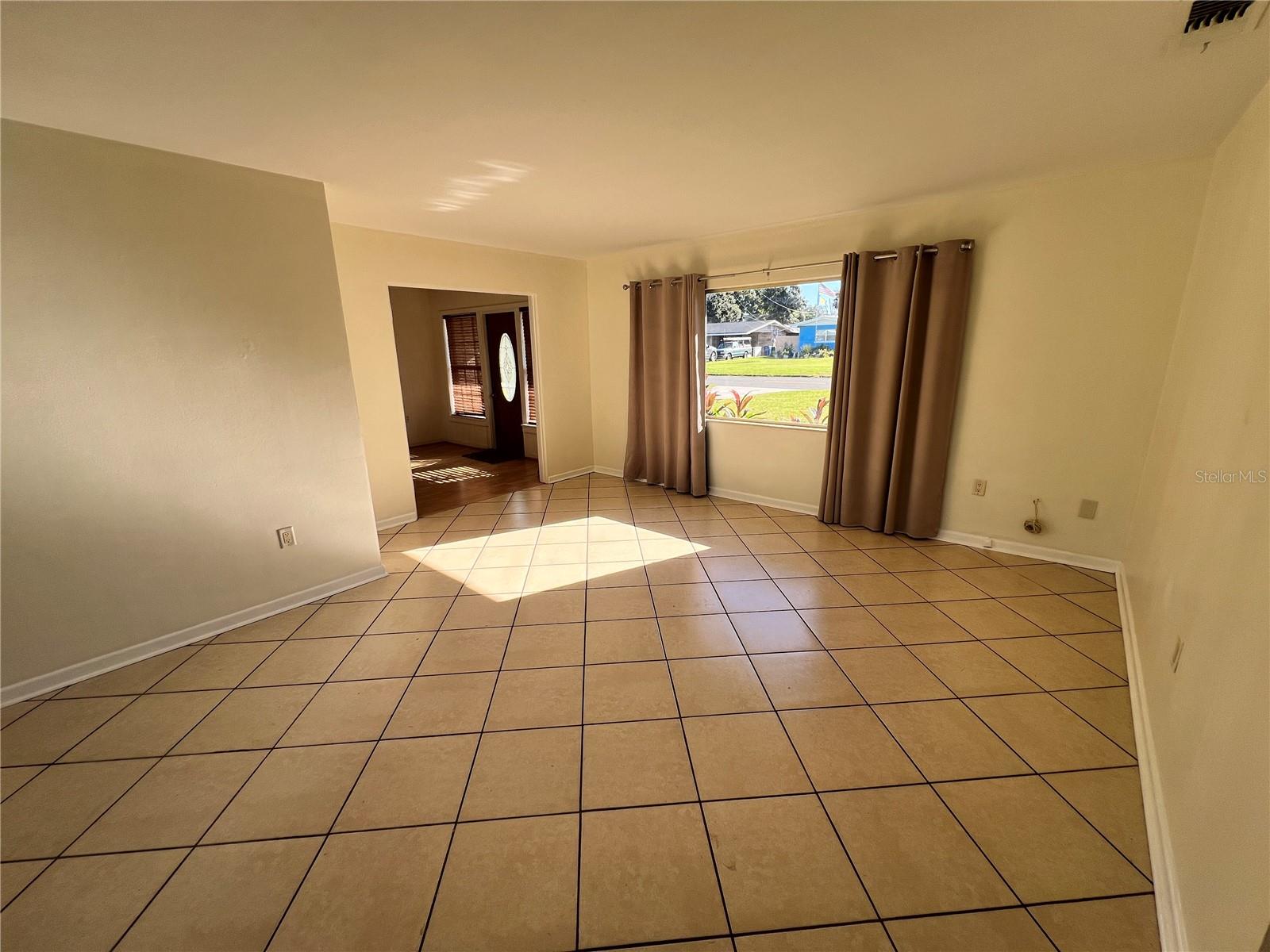 Livingroom to Entry