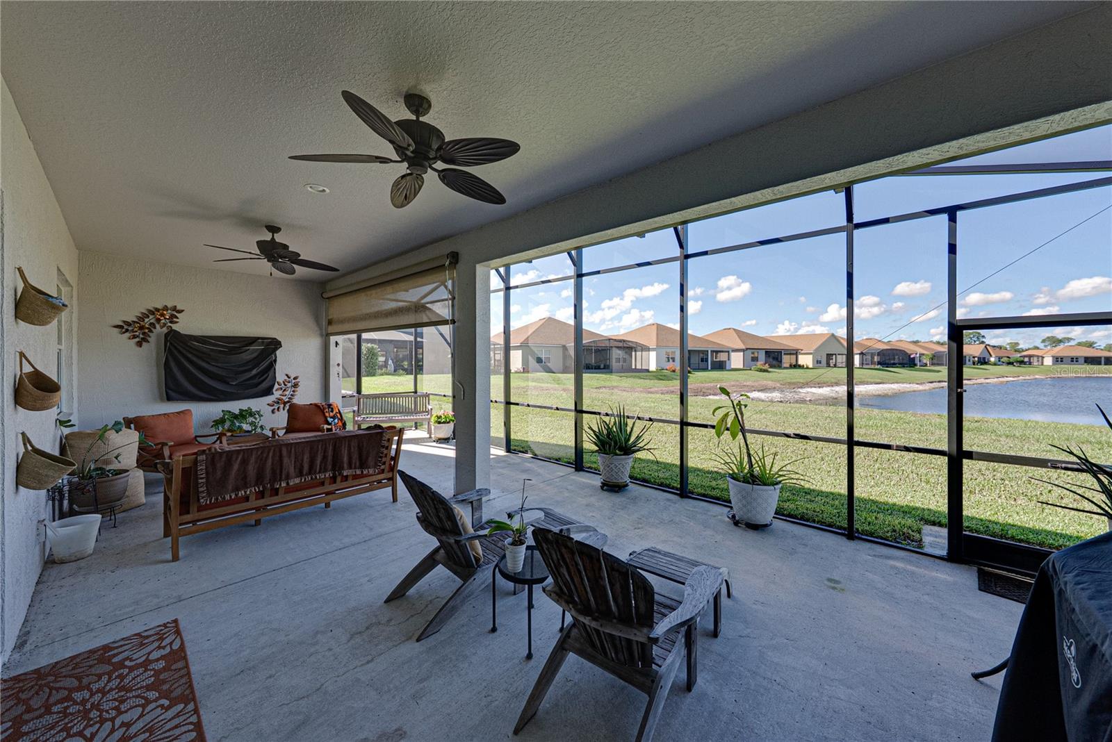 Extended, screened veranda