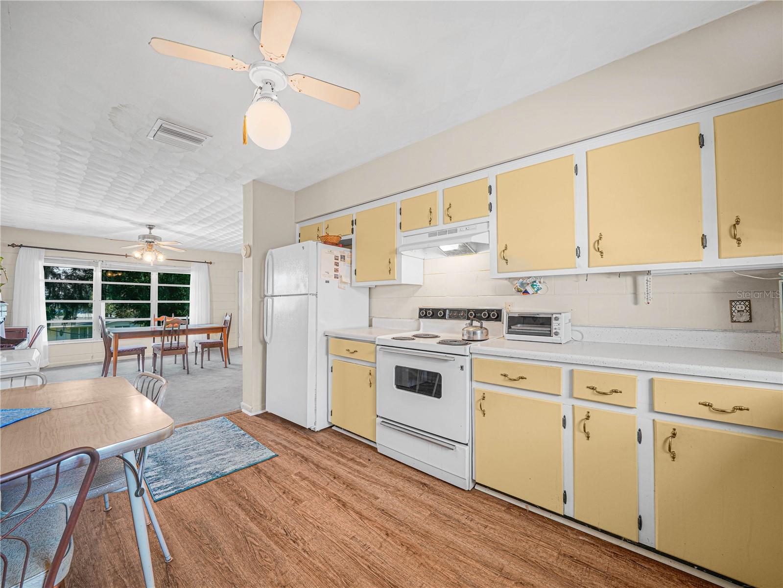 Kitchen with eat in area