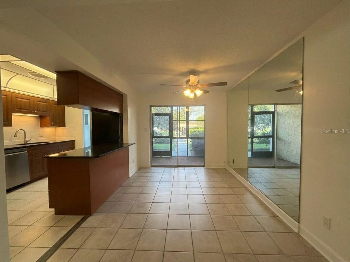 1130 N LAKE PARKER AVENUE, #B112, Lakeland, FL 33805