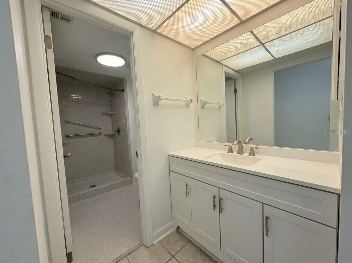 1130 N LAKE PARKER AVENUE, #B112, Lakeland, FL 33805