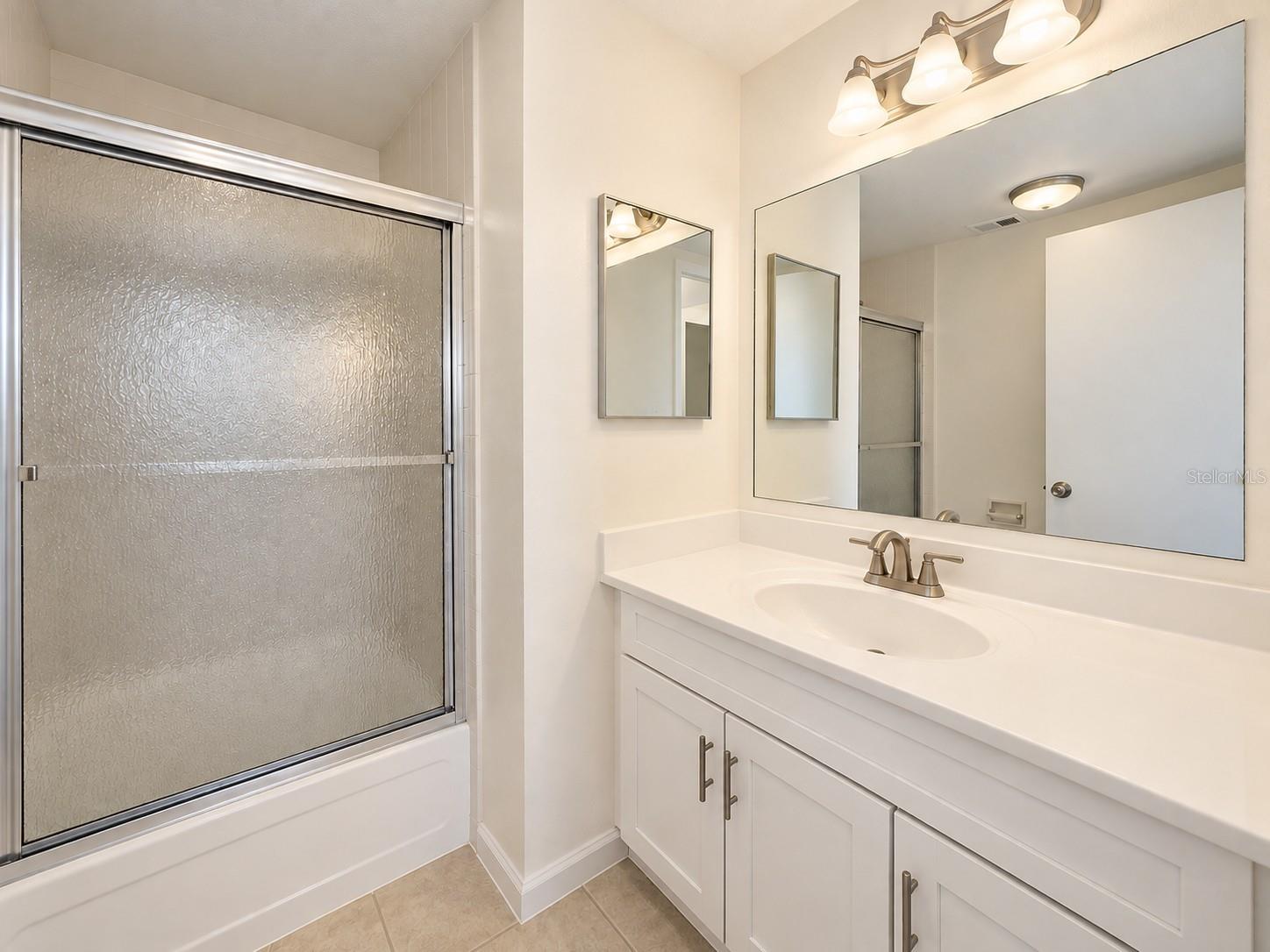 1130 N LAKE PARKER AVENUE, #B112, Lakeland, FL 33805