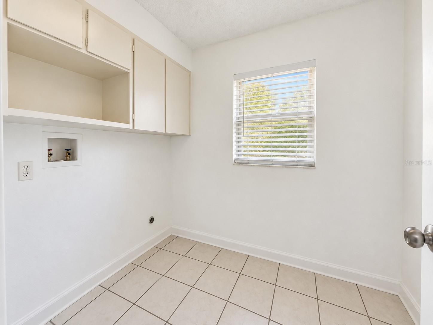 1130 N LAKE PARKER AVENUE, #B112, Lakeland, FL 33805