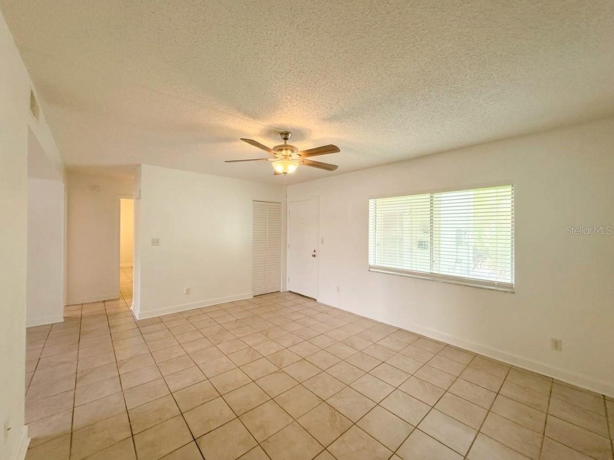 1130 N LAKE PARKER AVENUE, #B112, Lakeland, FL 33805