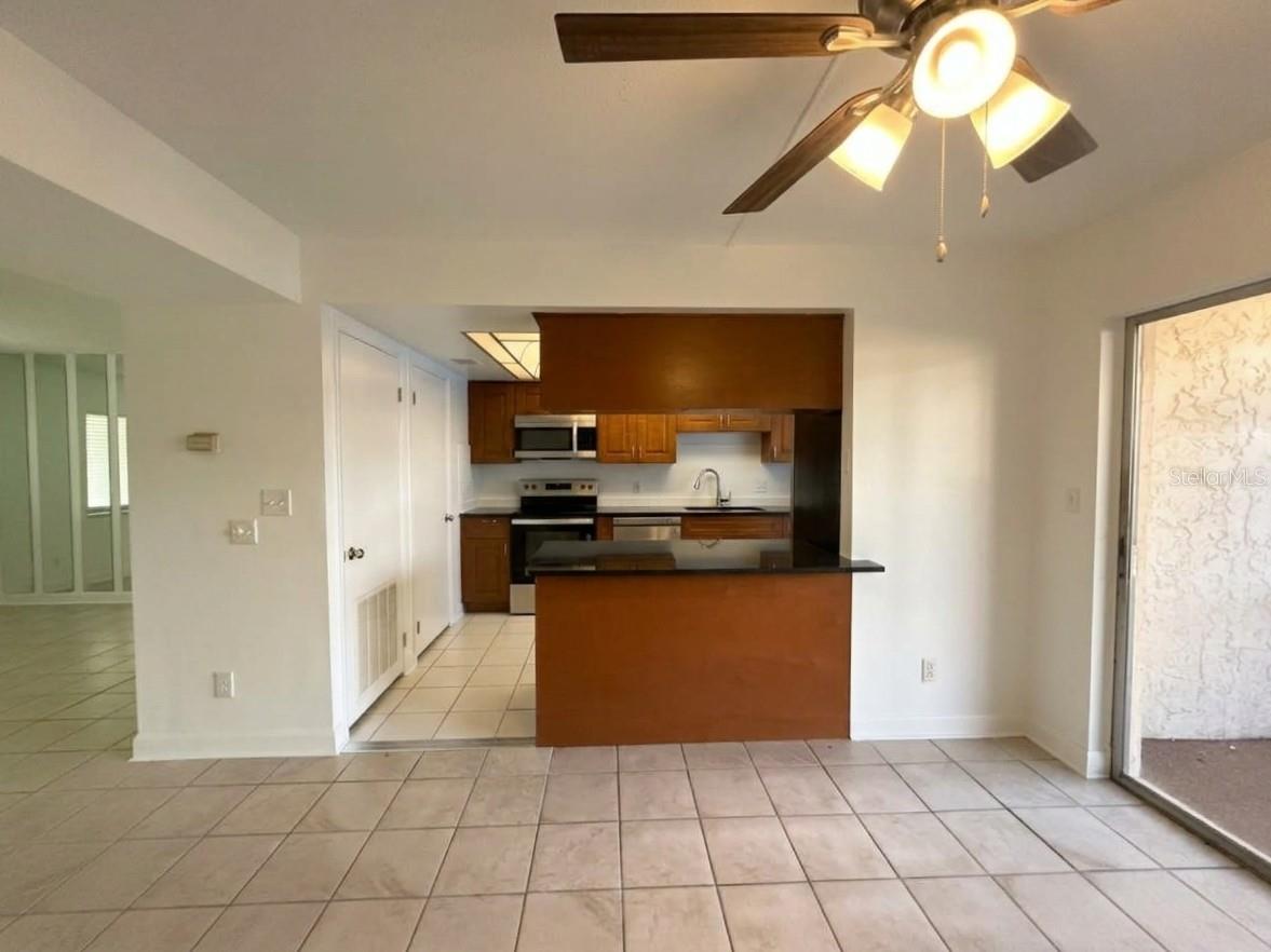 1130 N LAKE PARKER AVENUE, #B112, Lakeland, FL 33805