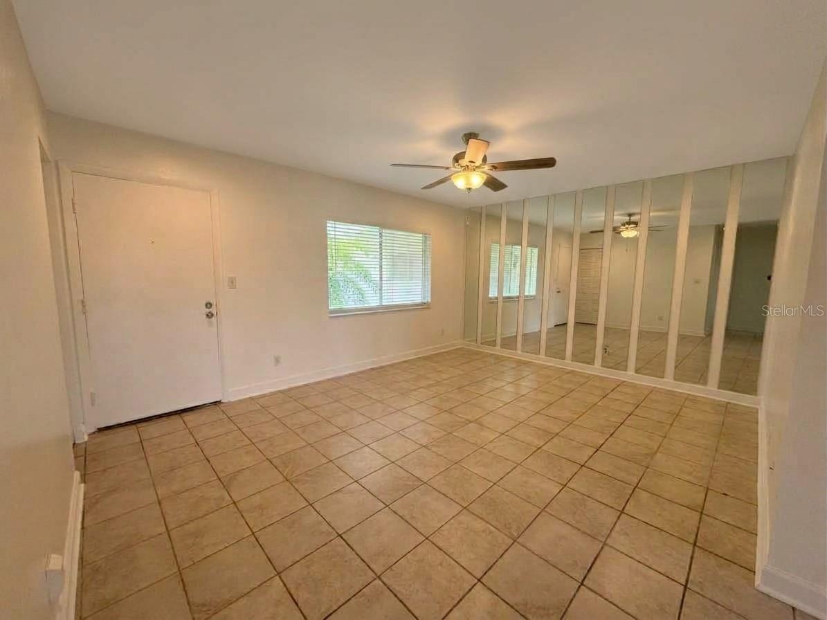 1130 N LAKE PARKER AVENUE, #B112, Lakeland, FL 33805