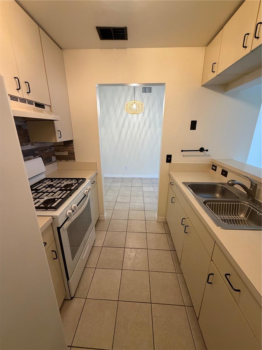 2050 SAN MARCOS DRIVE SE, #112, Winter Haven, FL 33880 2050 SAN MARCOS DRIVE SE, #112, Winter Haven, FL 33880