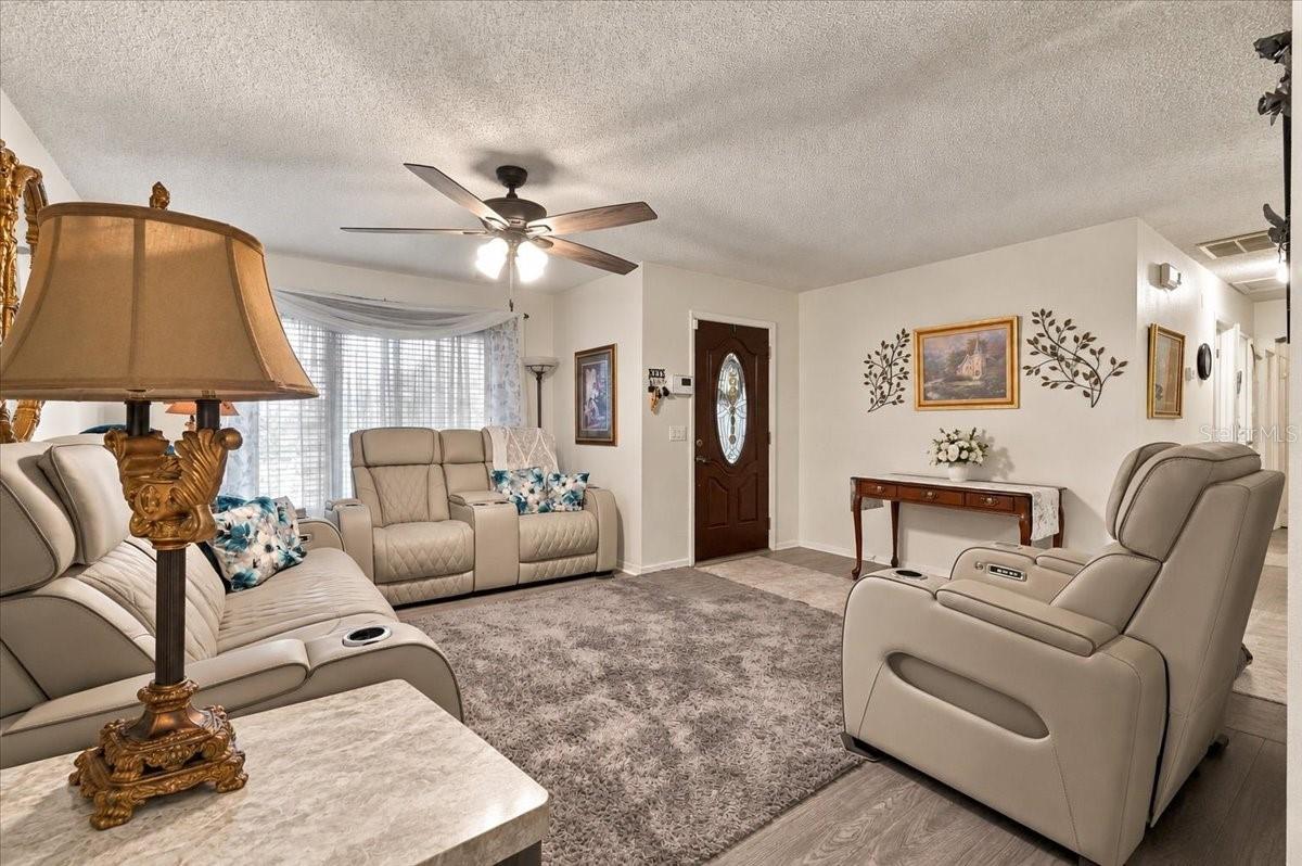 1004 Joan Ave  Dundee, FL 33838
