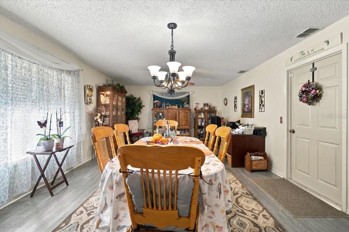 1004 Joan Ave  Dundee, FL 33838