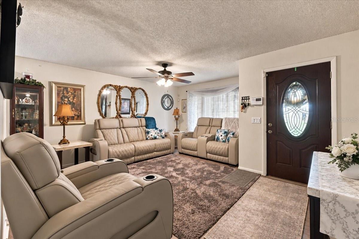 1004 Joan Ave  Dundee, FL 33838