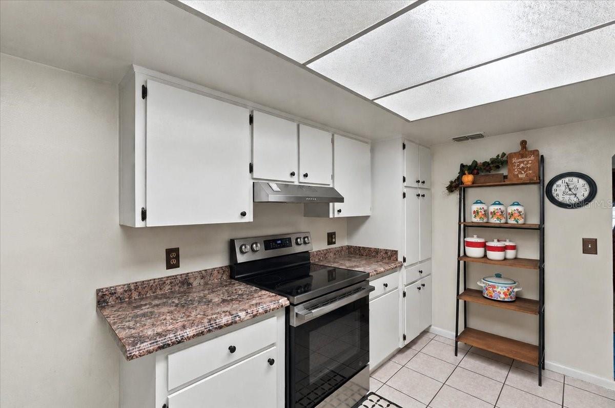 1004 Joan Ave  Dundee, FL 33838