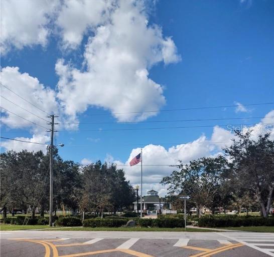 Walk or enjoy the shade on the town's circle park. Walk or enjoy the shade on the town's circle park.
