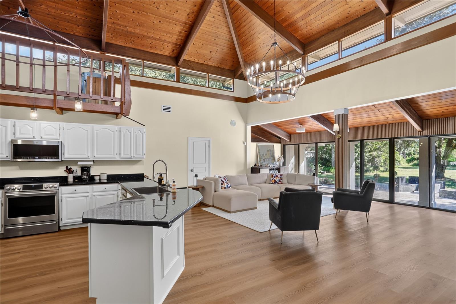 Kitchen/ Living Room