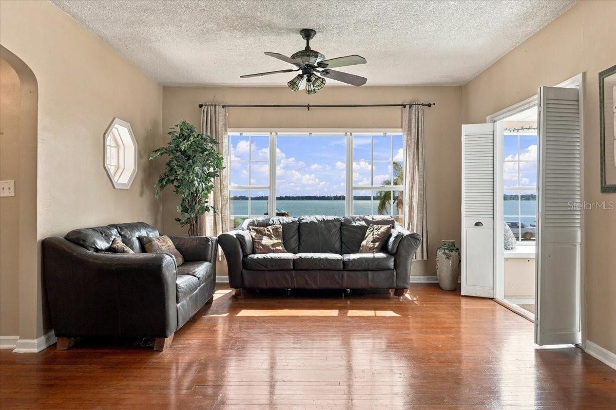 Views of Lake Howard from your Living Room