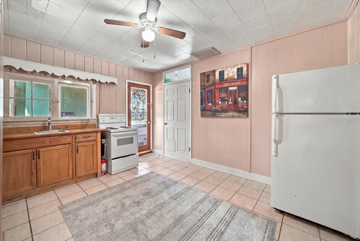 1501 N LAKE HOWARD DRIVE, Winter Haven, FL 33881
