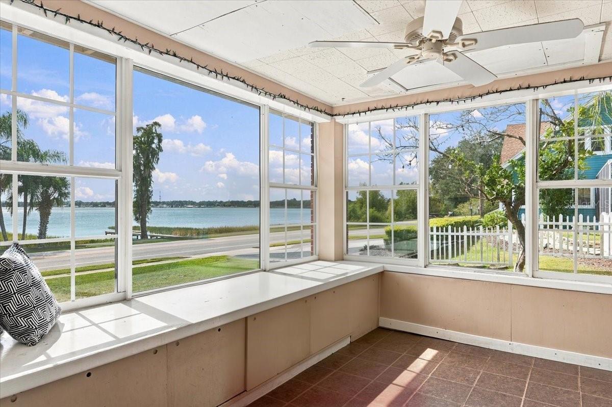 Wrap-around windows in sunroom