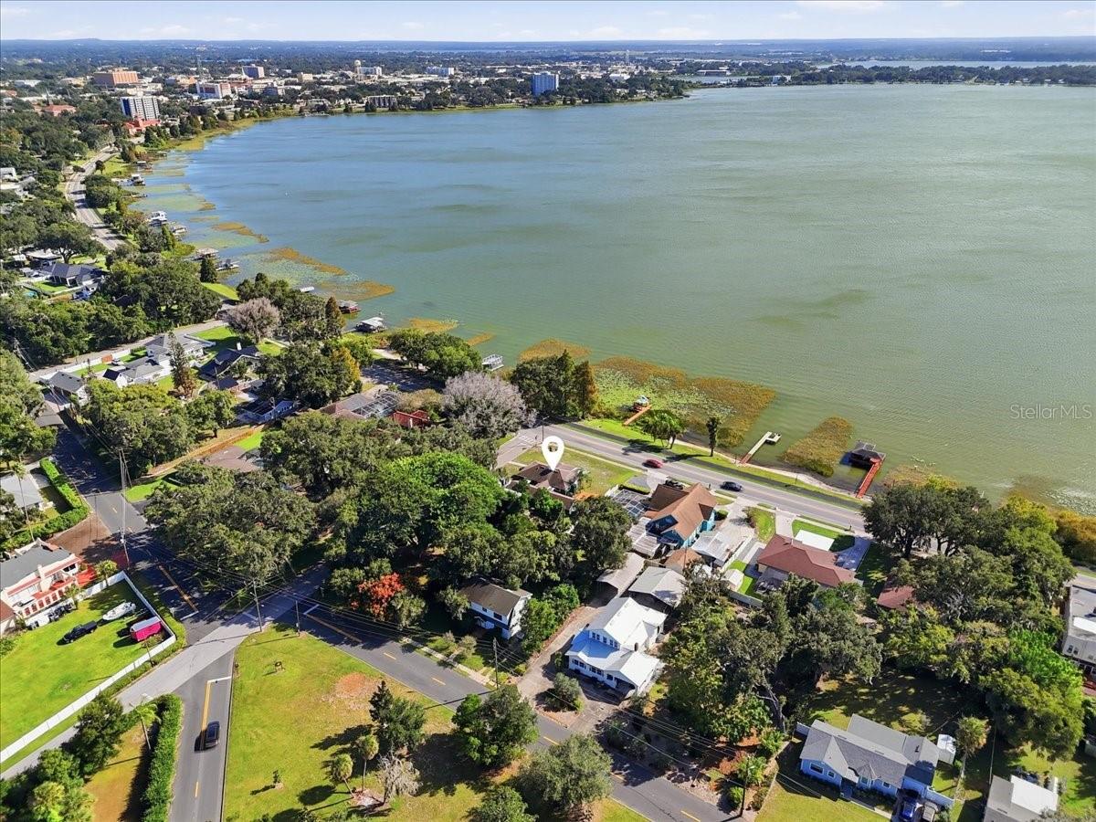 Aerial shot of Lake Howard
