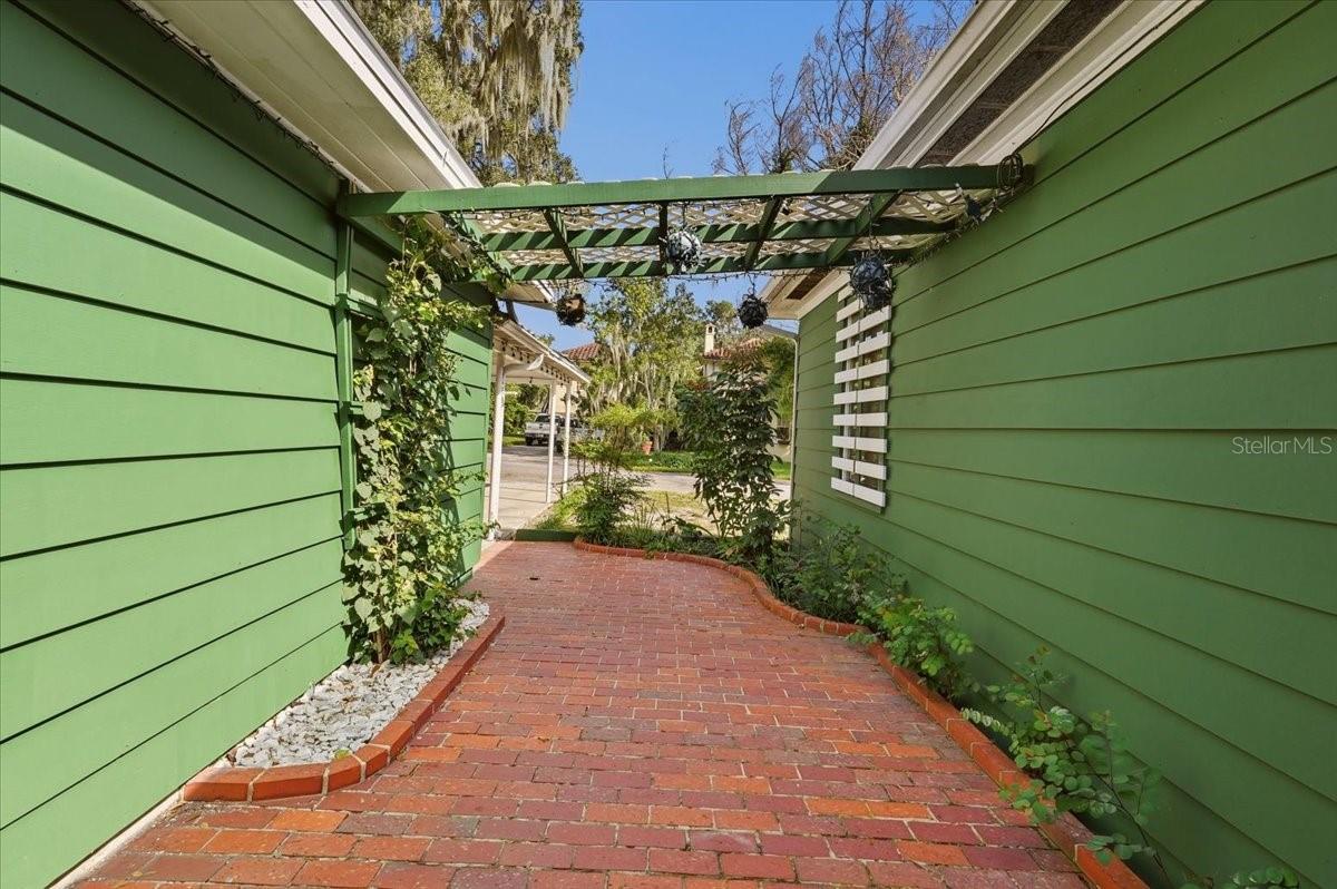 1501 N LAKE HOWARD DRIVE, Winter Haven, FL 33881