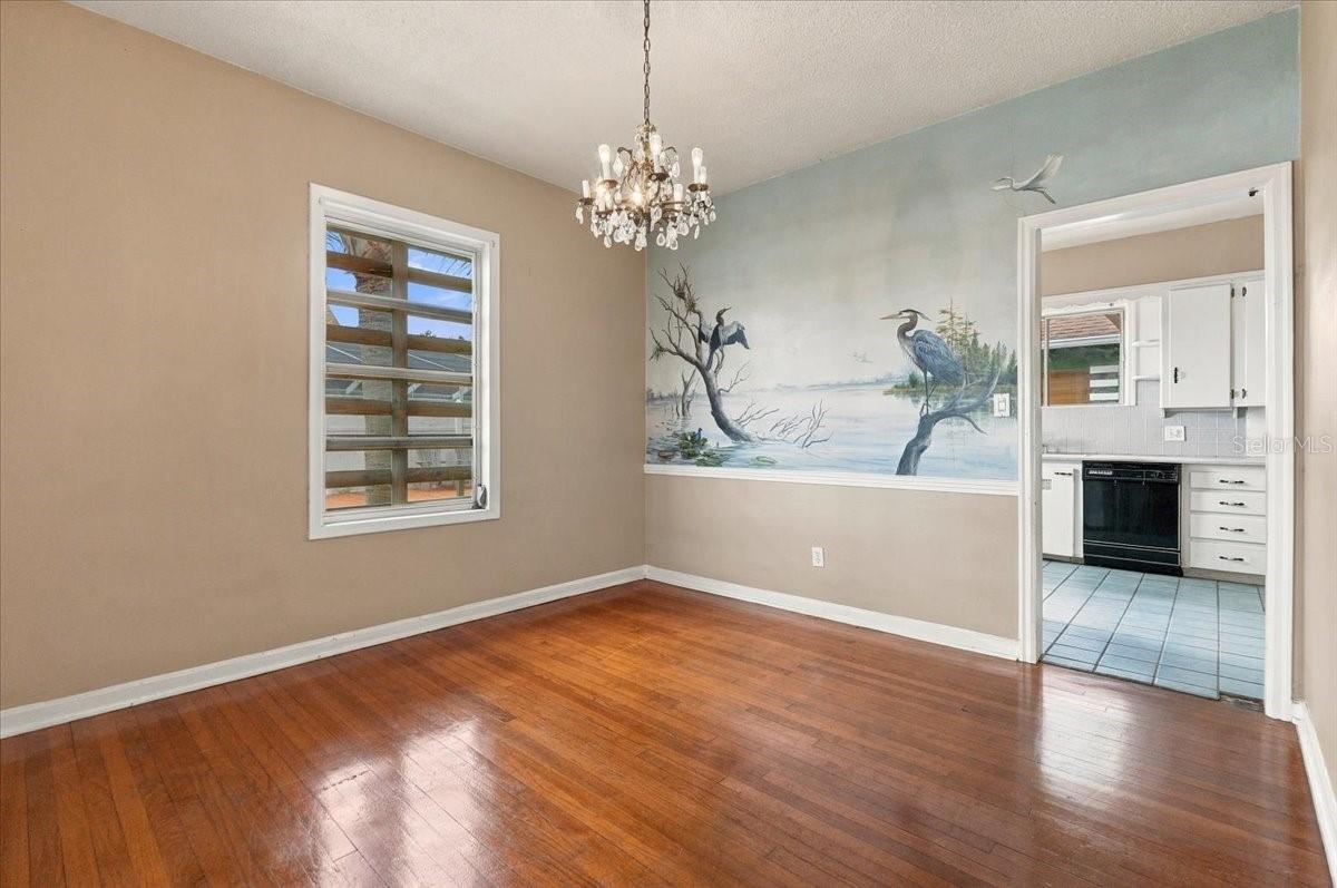 Dining Room w hand-painted mural