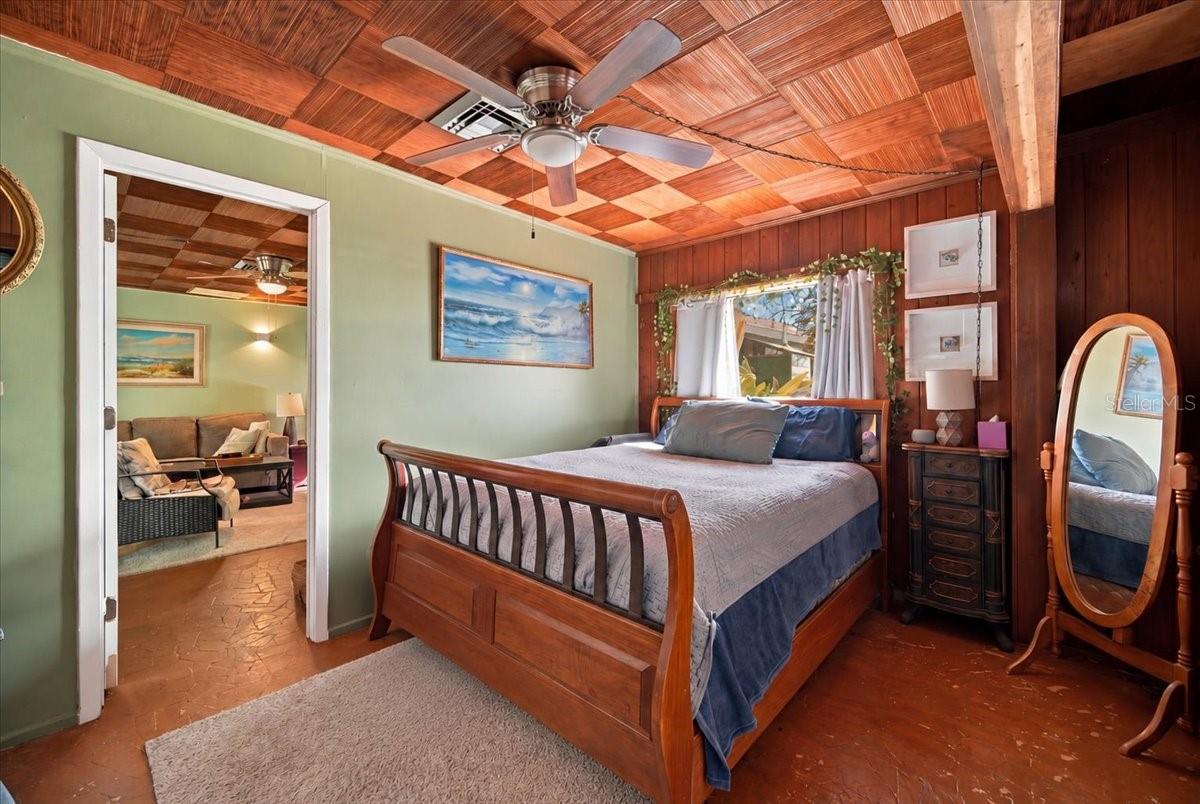 Bedroom in Guesthouse has views of Lake Howard