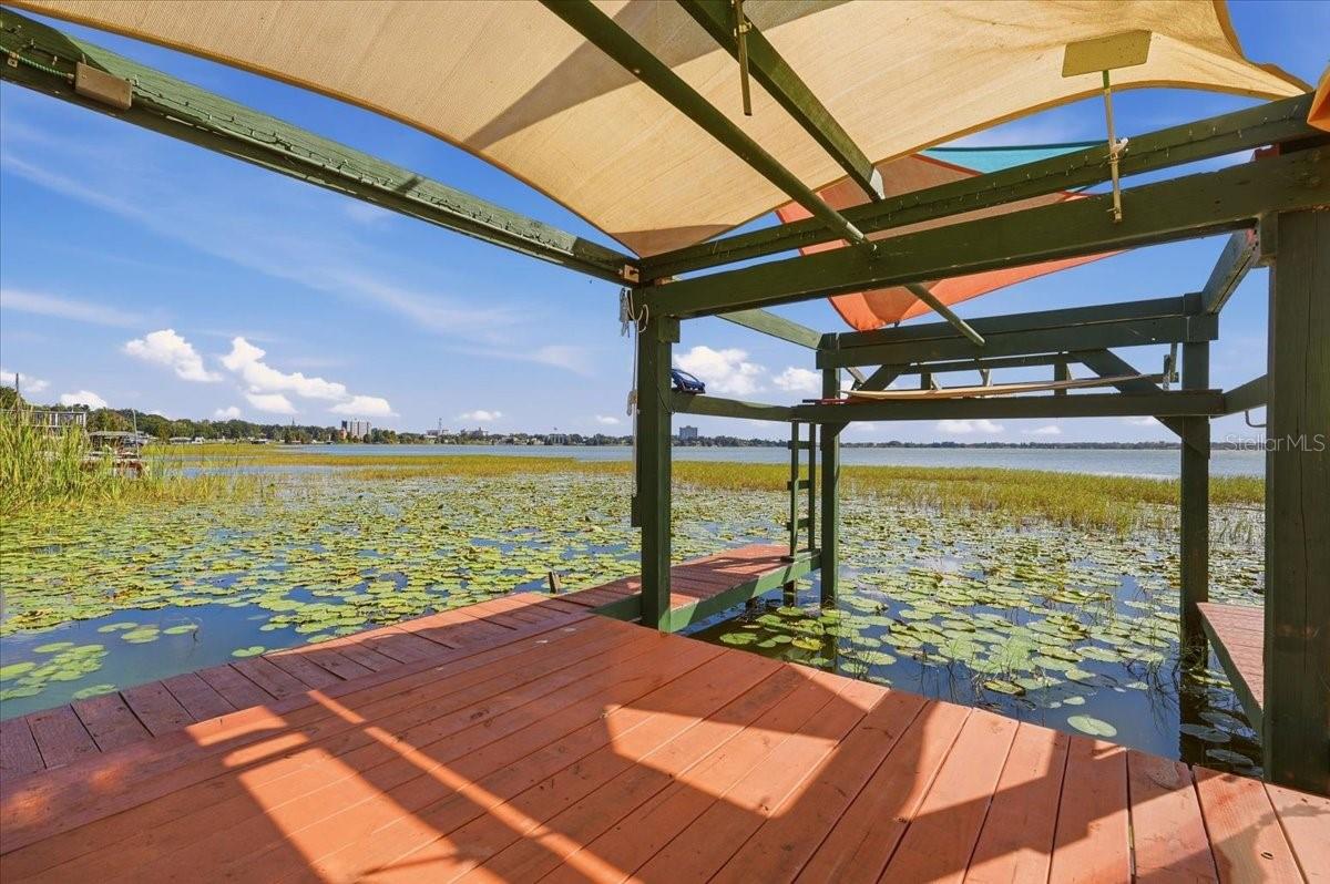 Dock has boatlift (needs motor)