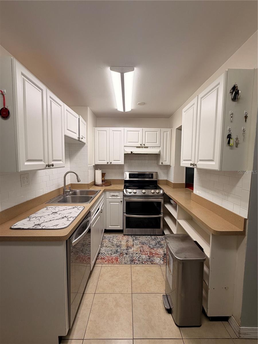 4413 CRESTWOOD DRIVE N, St Petersburg, FL 33714