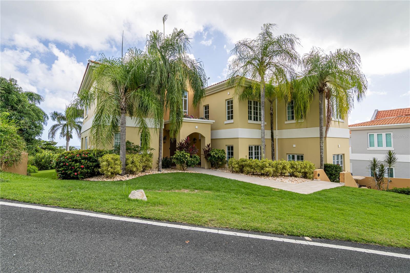 53 SHELL CASTLE, Humacao, PR 00791
