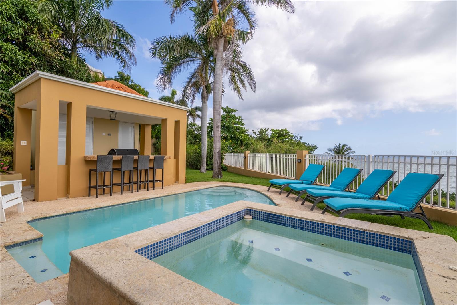 53 SHELL CASTLE, Humacao, PR 00791