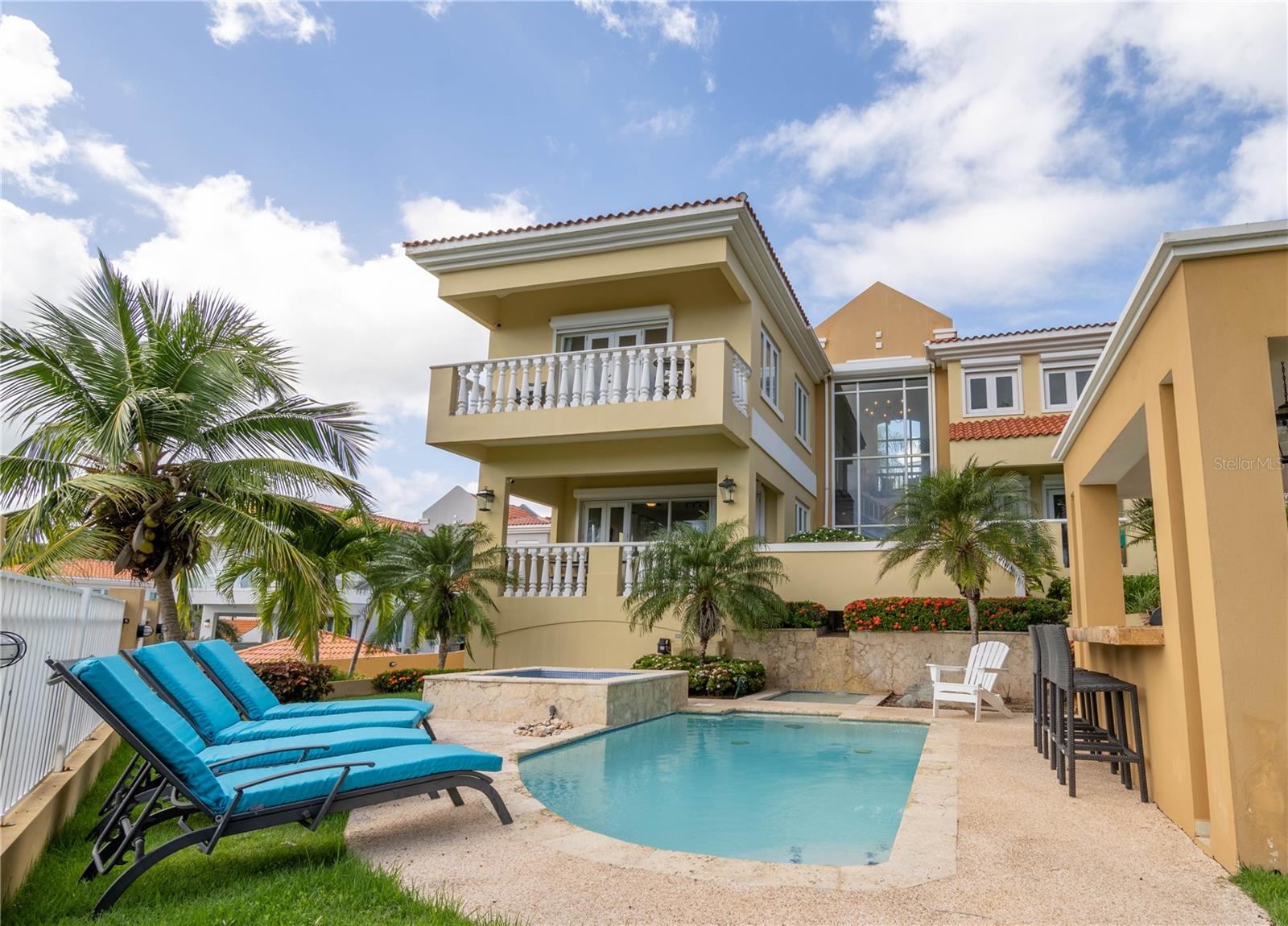 53 SHELL CASTLE, Humacao, PR 00791