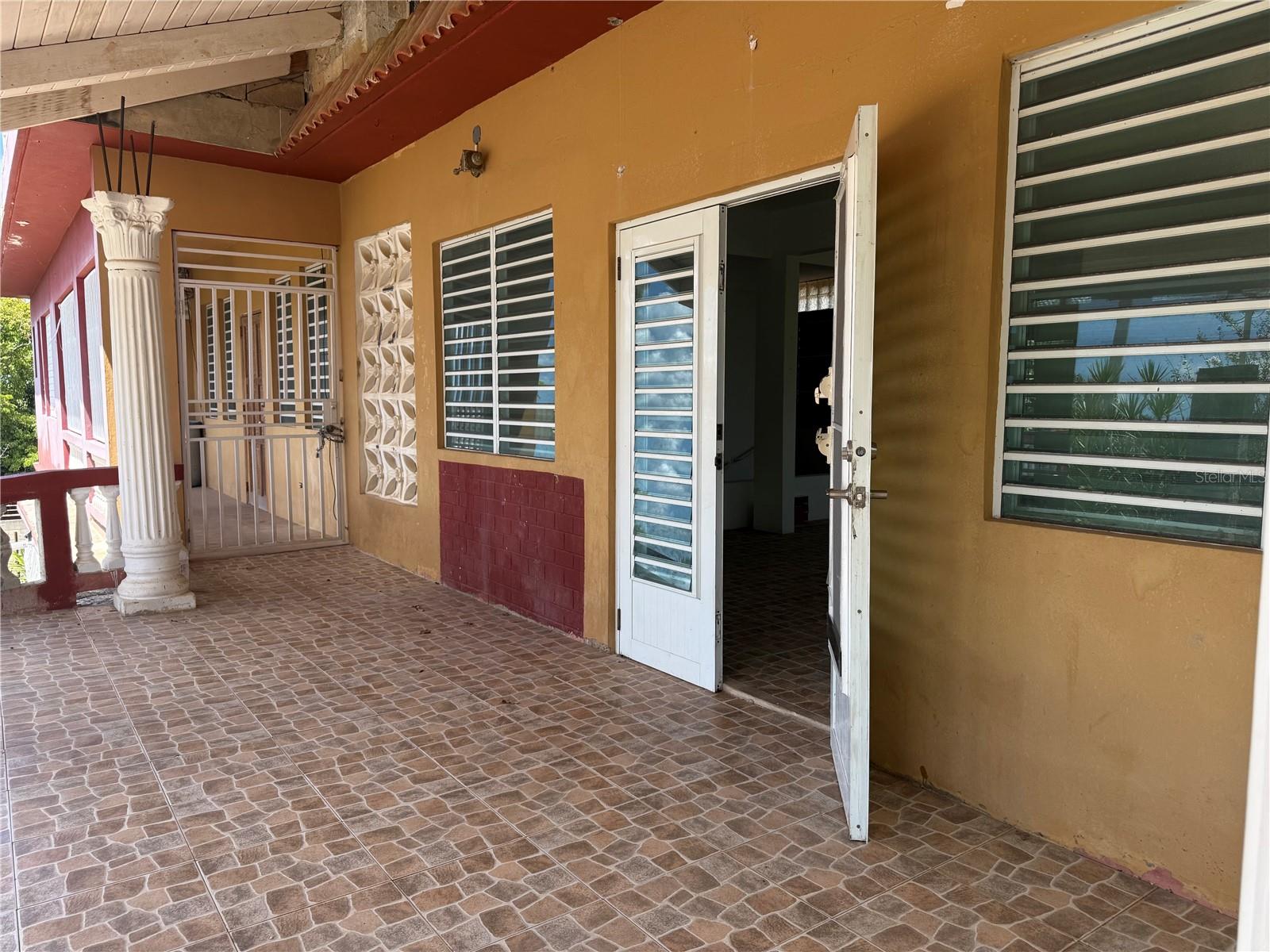 Balcony/Main Entrance Balcony/Main Entrance