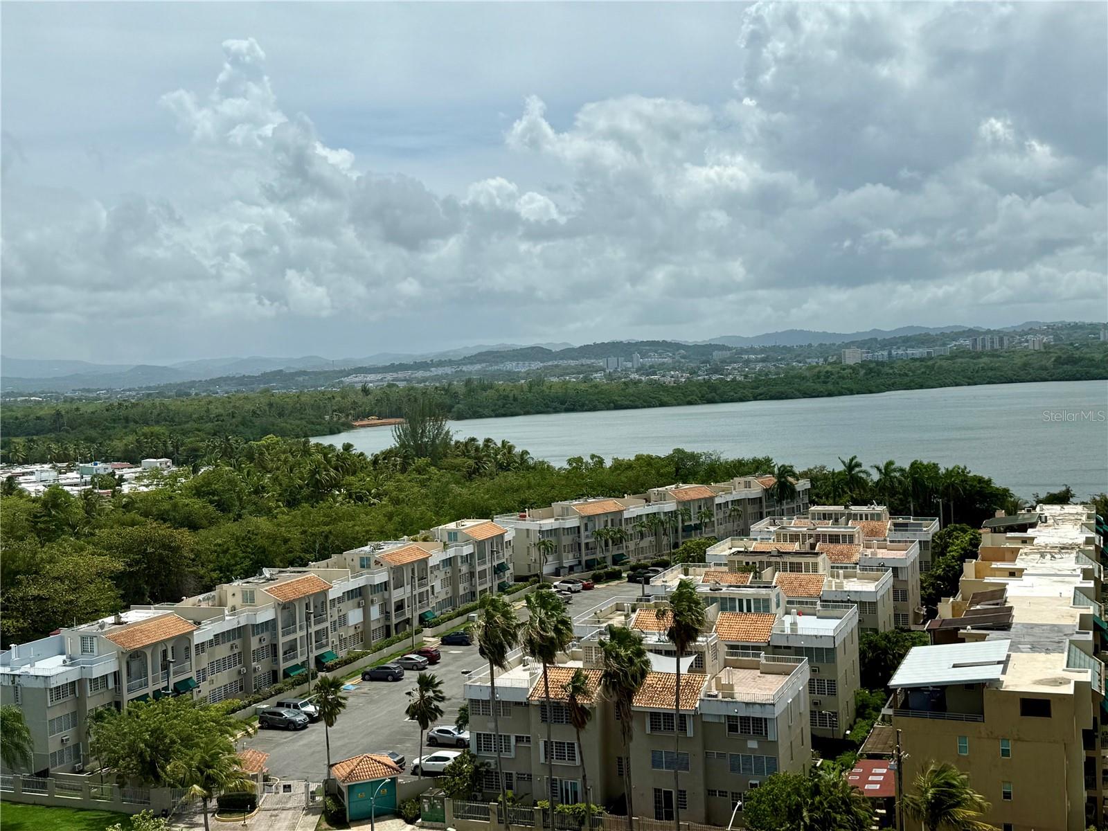 3 LAGUNA GARDENS AVENUE, #11F, Carolina, PR 00979