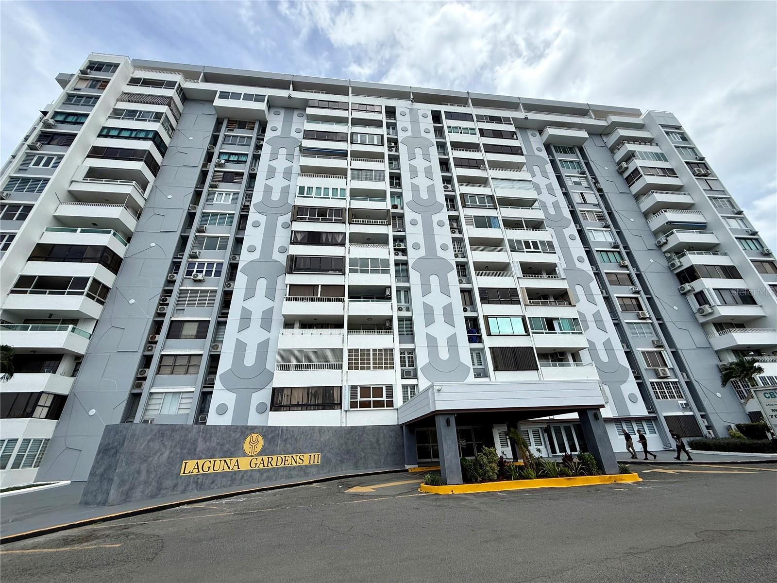3 LAGUNA GARDENS AVENUE, #11F, Carolina, PR 00979