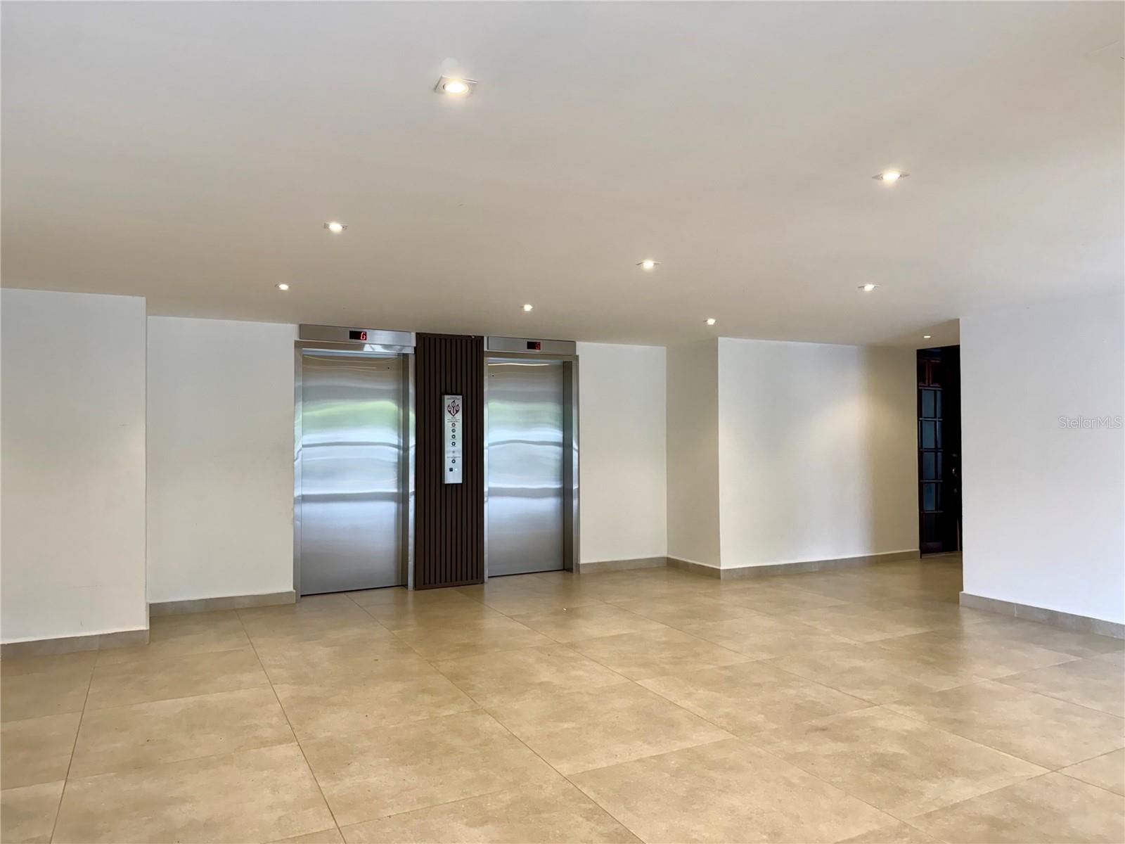 3 LAGUNA GARDENS AVENUE, #11F, Carolina, PR 00979