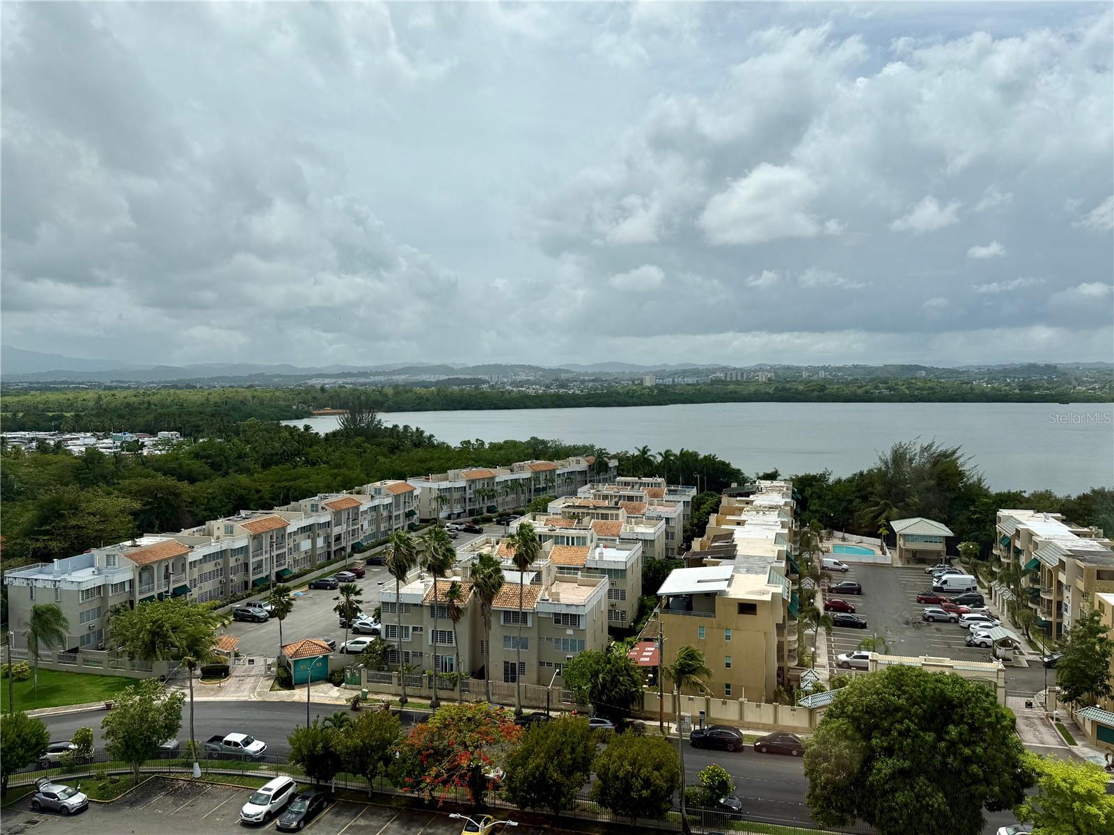 3 LAGUNA GARDENS AVENUE, #11F, Carolina, PR 00979