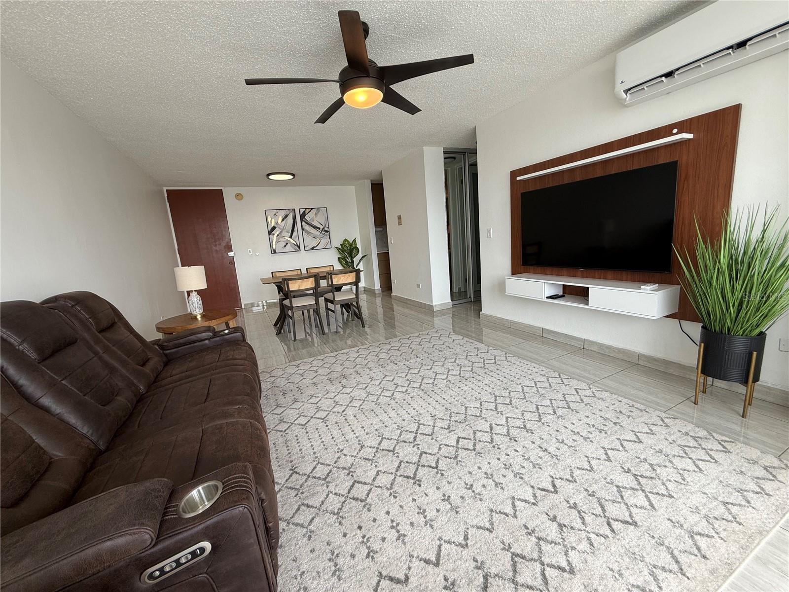 3 LAGUNA GARDENS AVENUE, #11F, Carolina, PR 00979