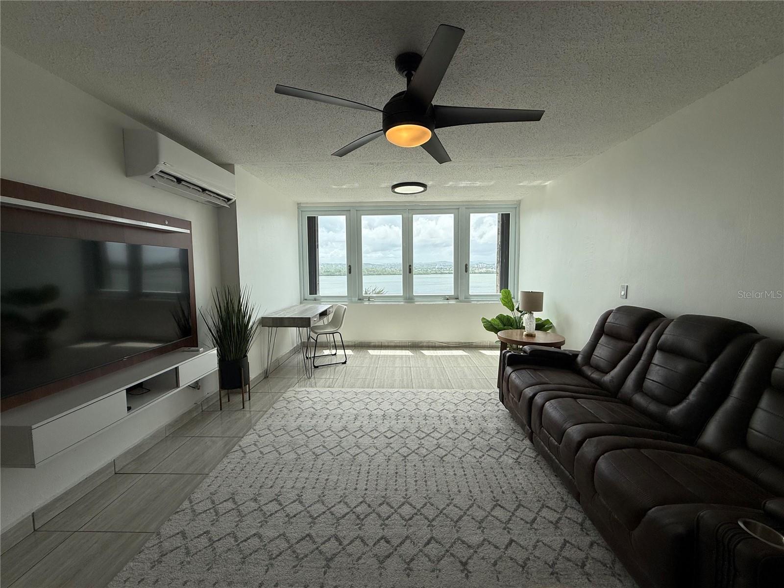 3 LAGUNA GARDENS AVENUE, #11F, Carolina, PR 00979