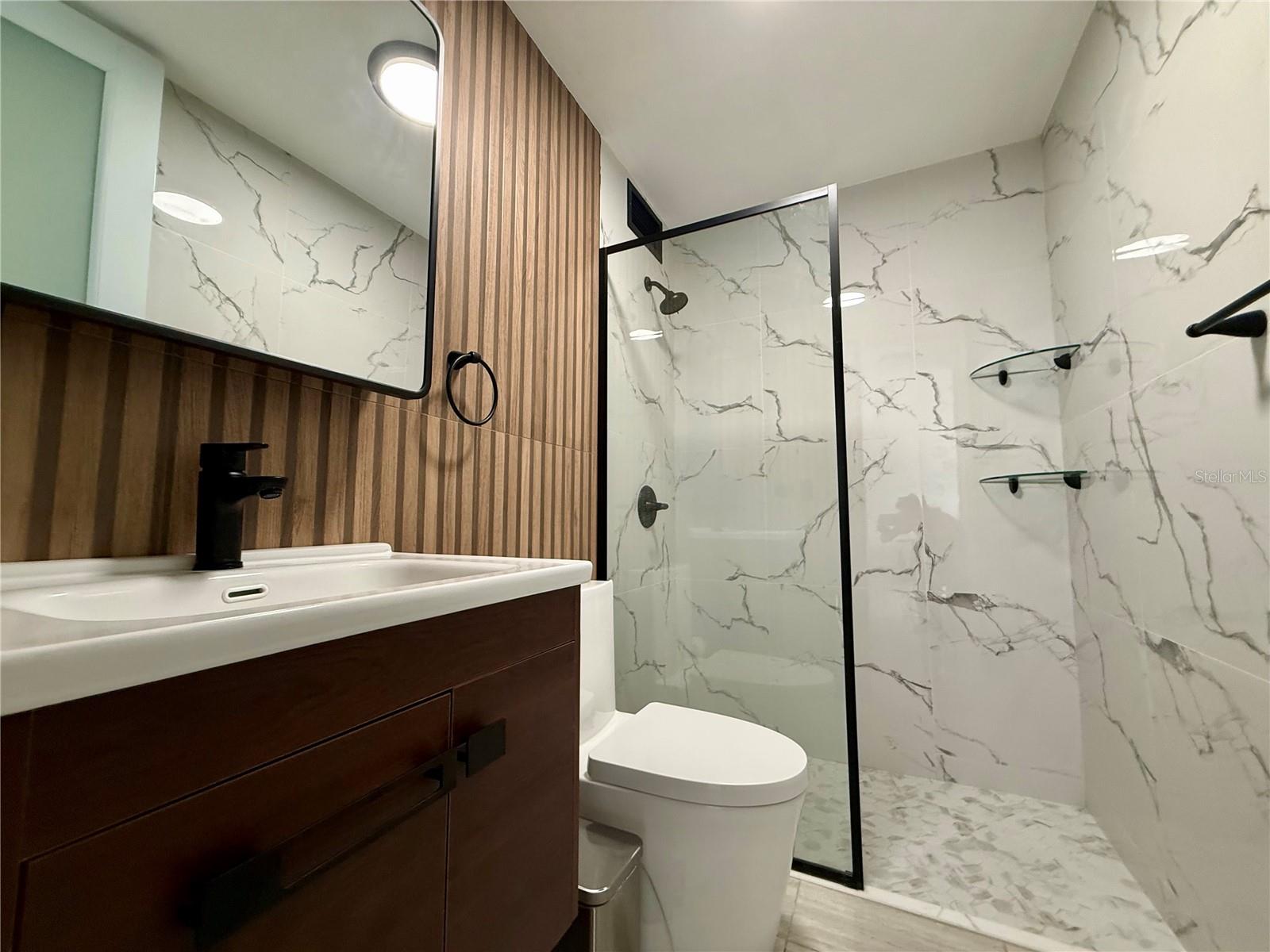 3 LAGUNA GARDENS AVENUE, #11F, Carolina, PR 00979