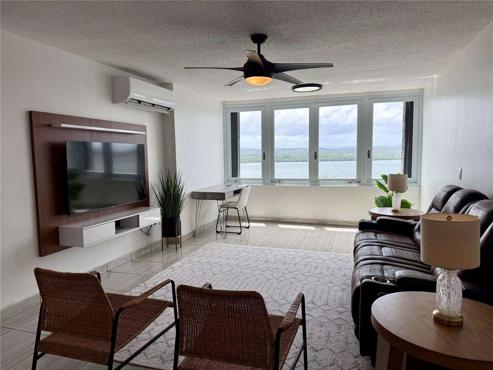3 LAGUNA GARDENS AVENUE, #11F, Carolina, PR 00979