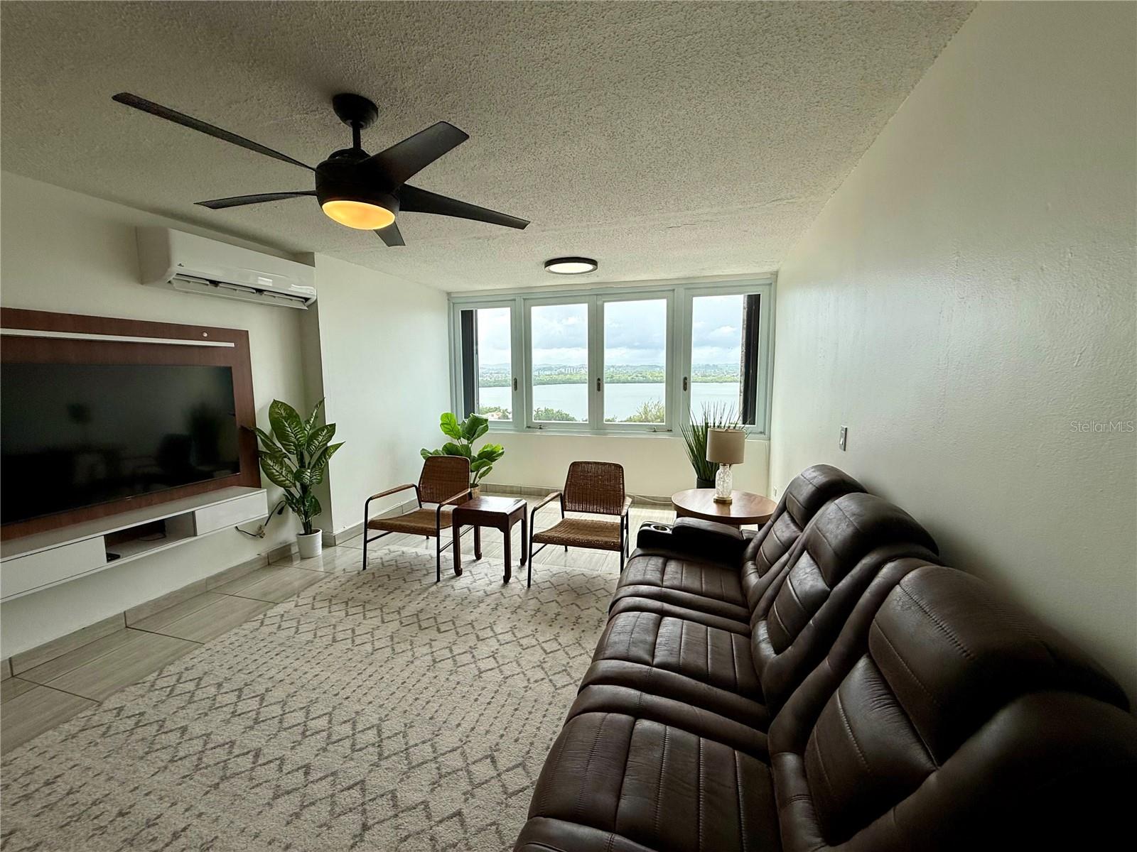 3 LAGUNA GARDENS AVENUE, #11F, Carolina, PR 00979