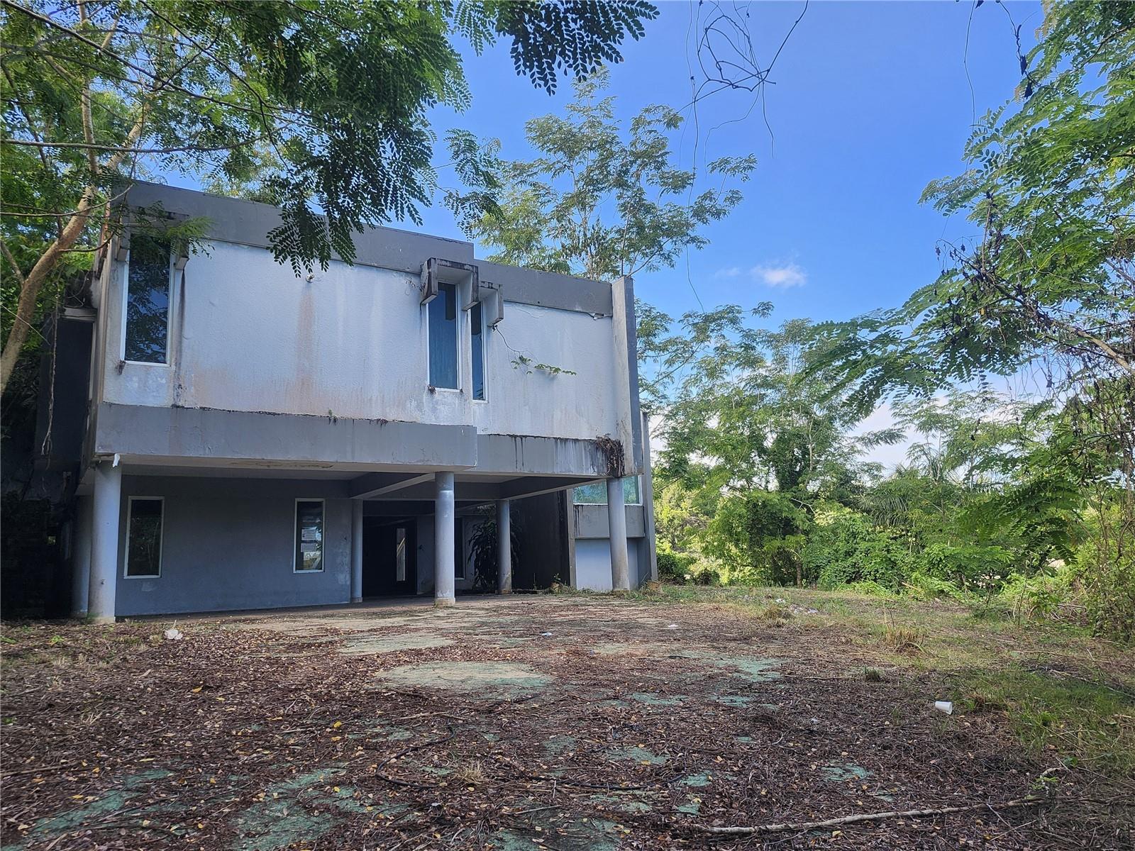 KM 8.6 165 ROAD, Toa Alta, PR 00953 KM 8.6 165 ROAD, Toa Alta, PR 00953