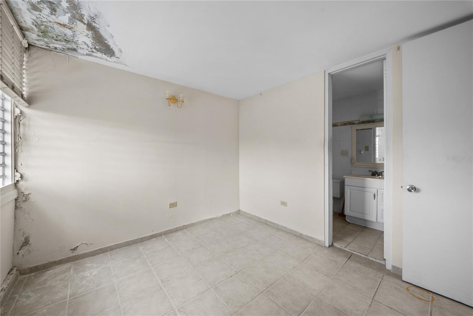 Master (Bedroom 3)