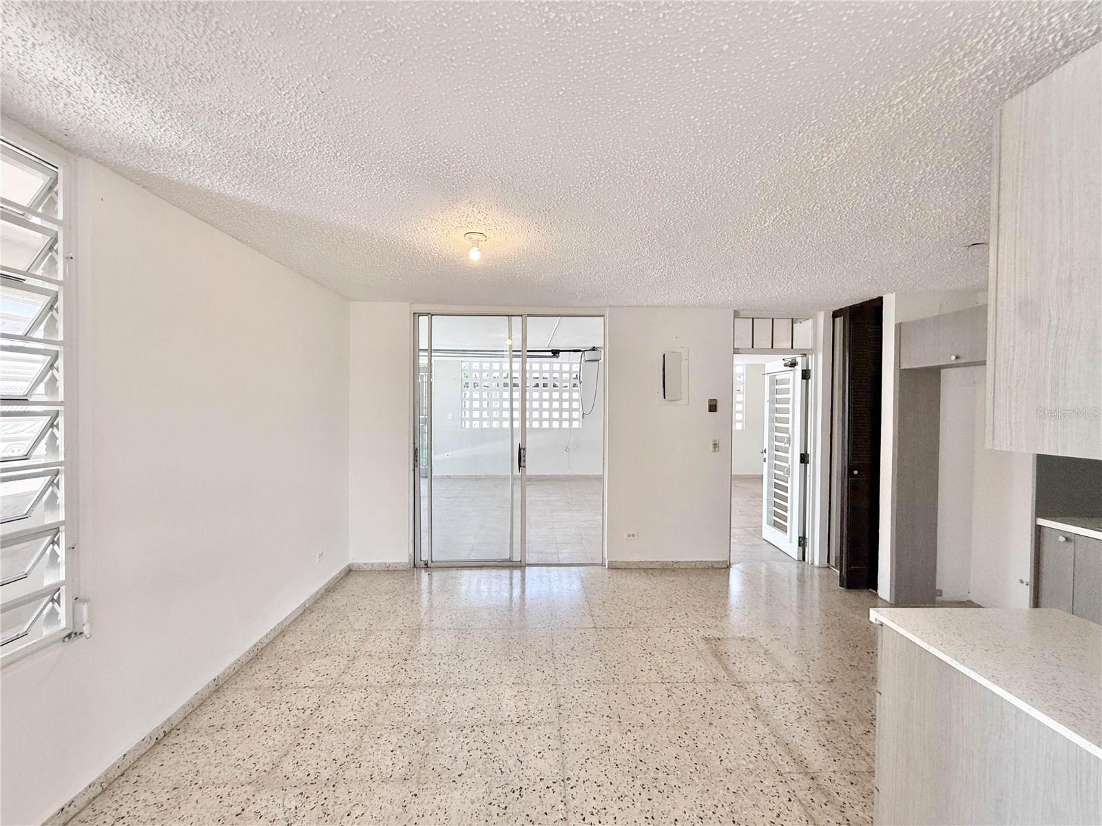 613 URB. VILLA CAROLINA, #241-4, Carolina, PR 00985