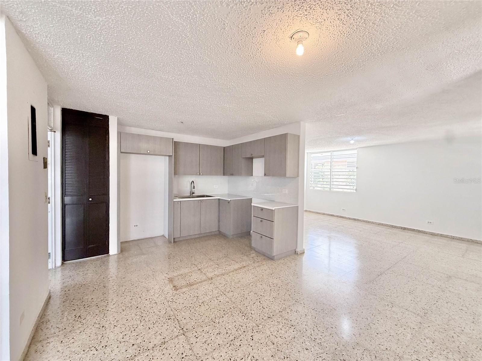 613 URB. VILLA CAROLINA, #241-4, Carolina, PR 00985