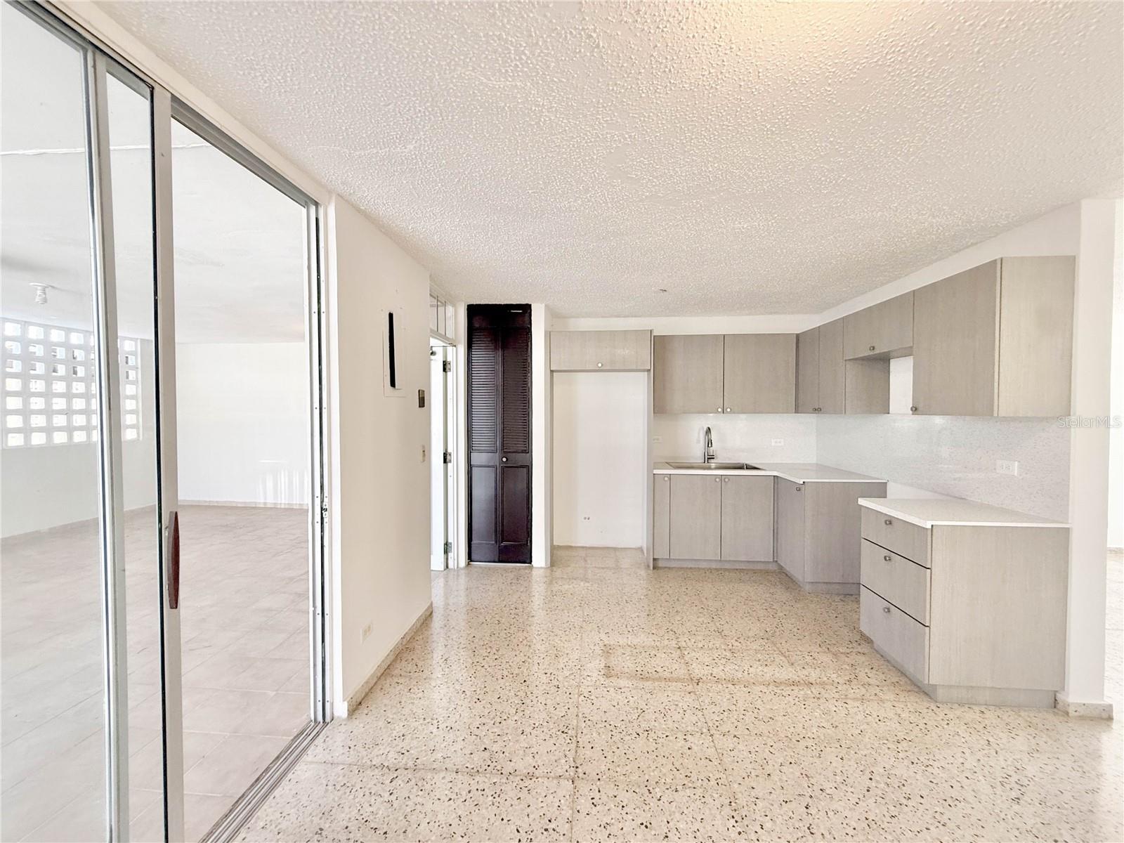 613 URB. VILLA CAROLINA, #241-4, Carolina, PR 00985