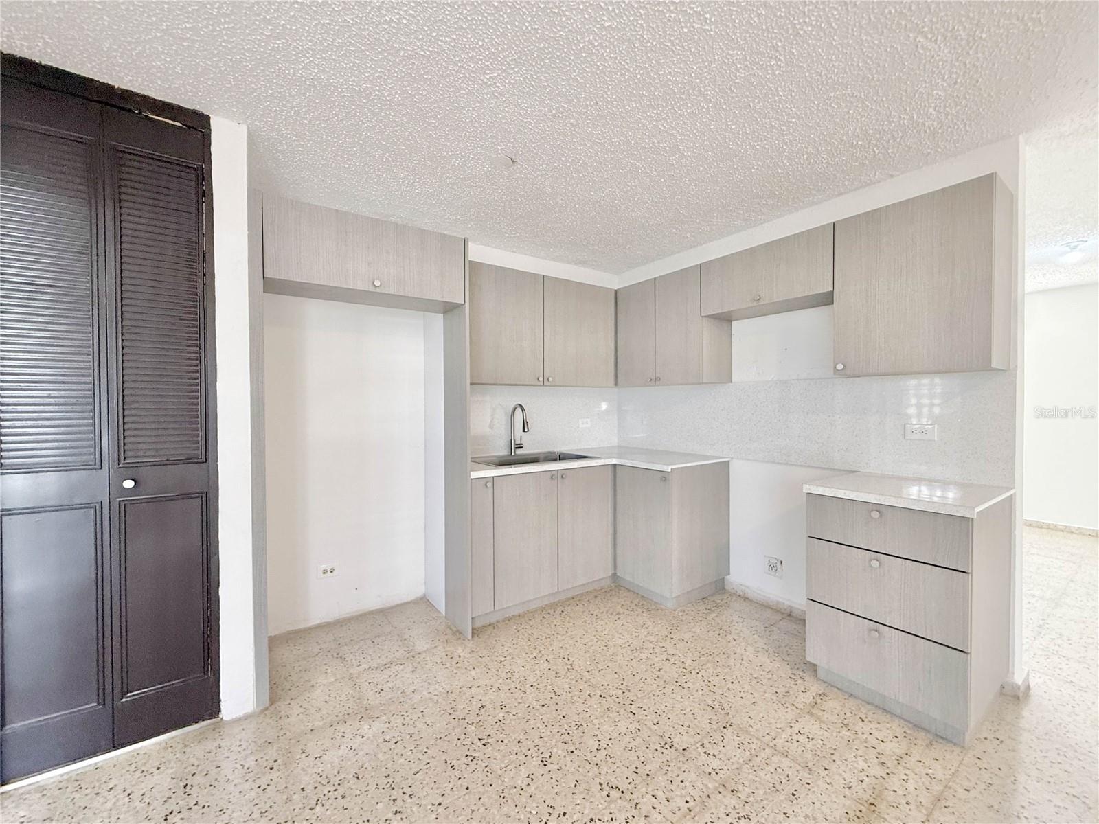 613 URB. VILLA CAROLINA, #241-4, Carolina, PR 00985