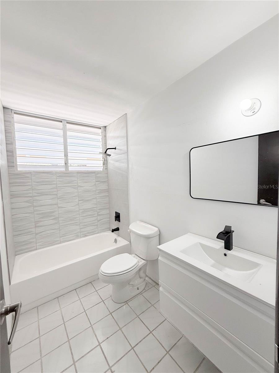 613 URB. VILLA CAROLINA, #241-4, Carolina, PR 00985
