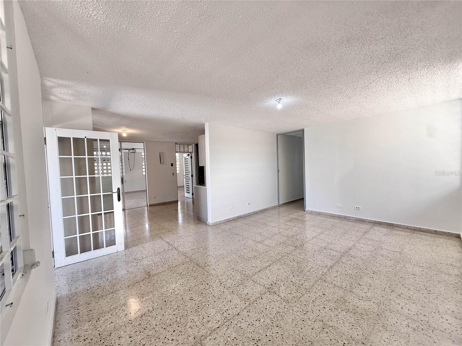 613 URB. VILLA CAROLINA, #241-4, Carolina, PR 00985